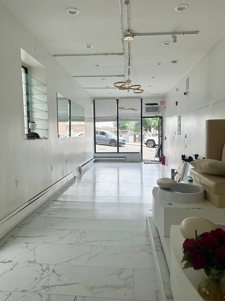 More Photos Of 10 Hilliard Ave, Edgewater Storefront Retail Residential For Lease