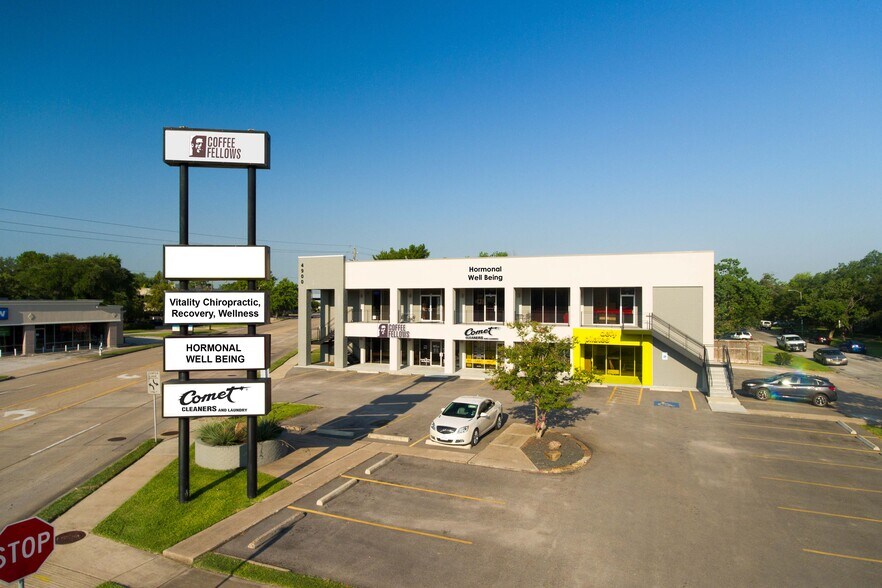 Primary Photo Of 4900 Bissonnet St, Bellaire General Retail For Lease