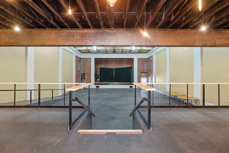 More Photos Of 606 Frisco Ave, Clinton Storefront Retail Office For Sale