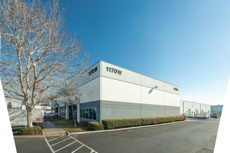 More Photos Of 1014 N Market Blvd, Sacramento Unknown For Lease
