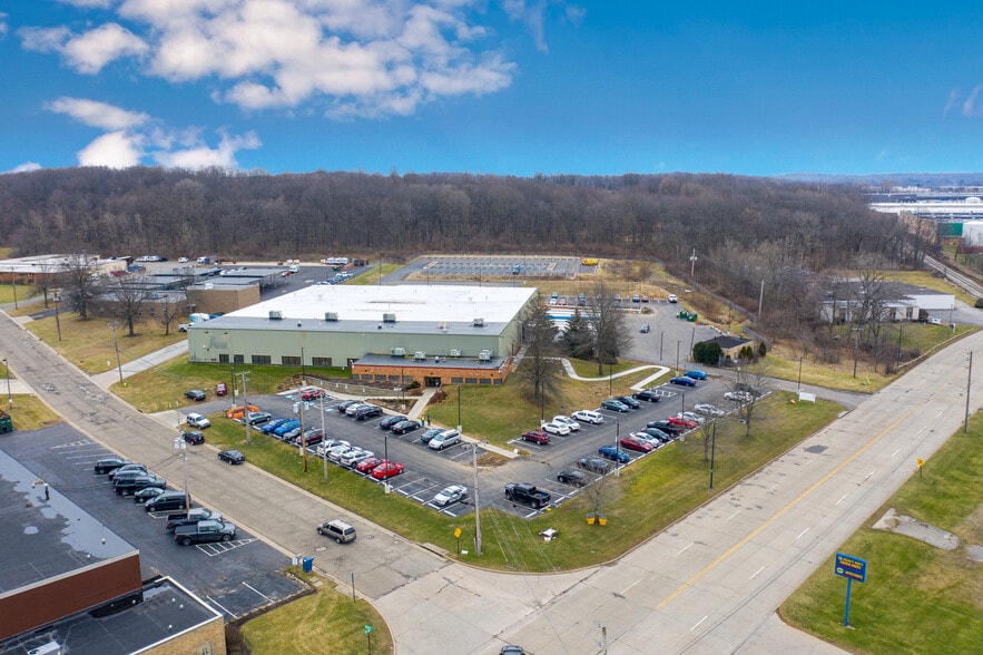More Photos Of 2823 Gilchrist Rd, Akron Warehouse For Lease