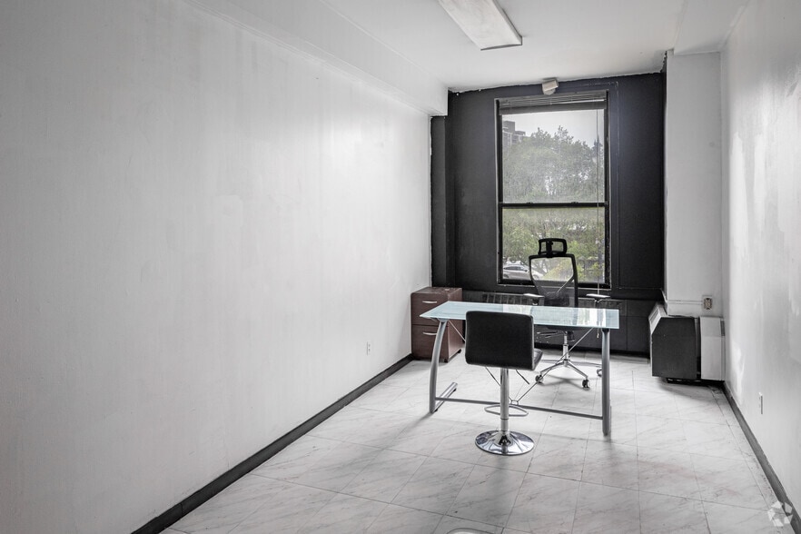 More Photos Of 4554 N Broadway, Chicago Office For Sale