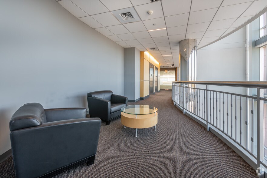 More Photos Of 3 Van de Graaff Dr, Burlington Office For Lease