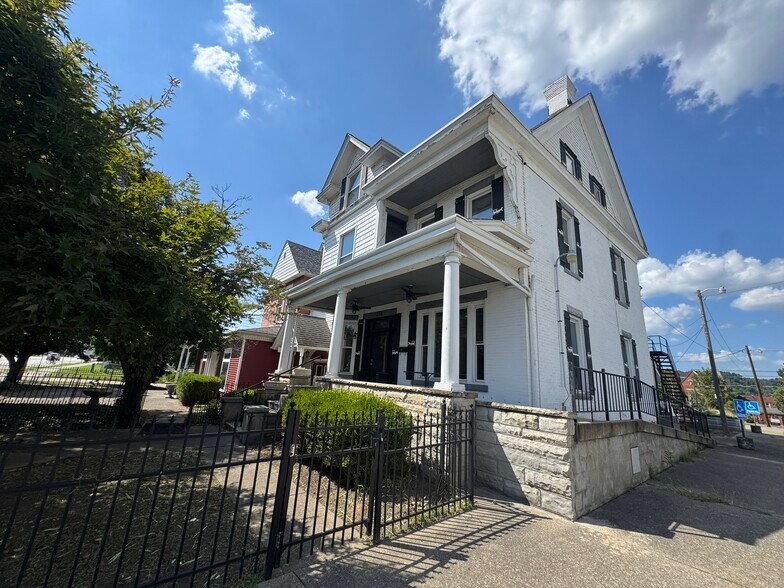 More Photos Of 1202 6th Ave, Huntington Restaurant For Sale