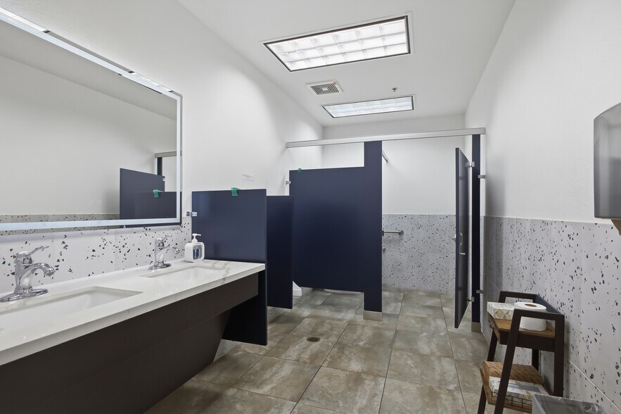 More Photos Of 10151 Park Run Dr, Las Vegas Office For Sale
