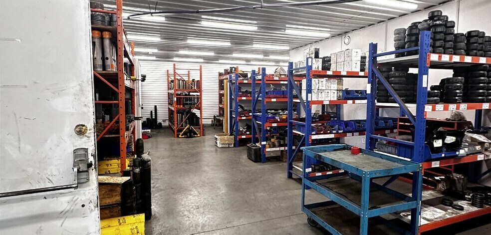 More Photos Of 318 Superior Av, Estevan Warehouse For Sale
