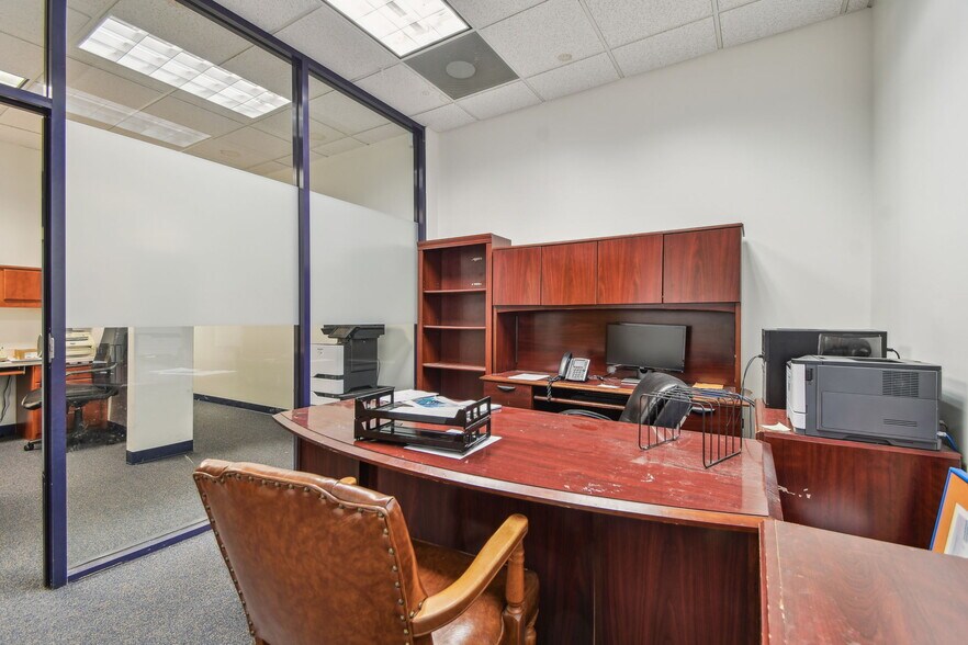 More Photos Of 10901 Danka Cir N, Saint Petersburg Office For Sale