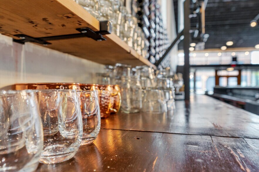 More Photos Of 415 S Thompson Ave, Excelsior Springs Bar For Sale