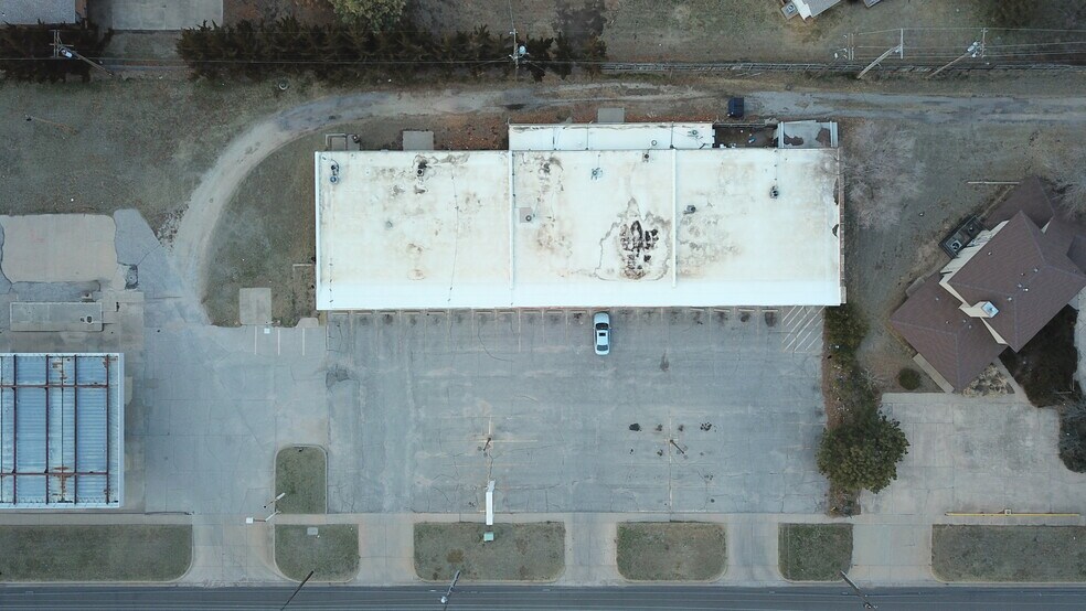 More Photos Of 2518-2536 W 13th St, Wichita Auto Repair For Lease