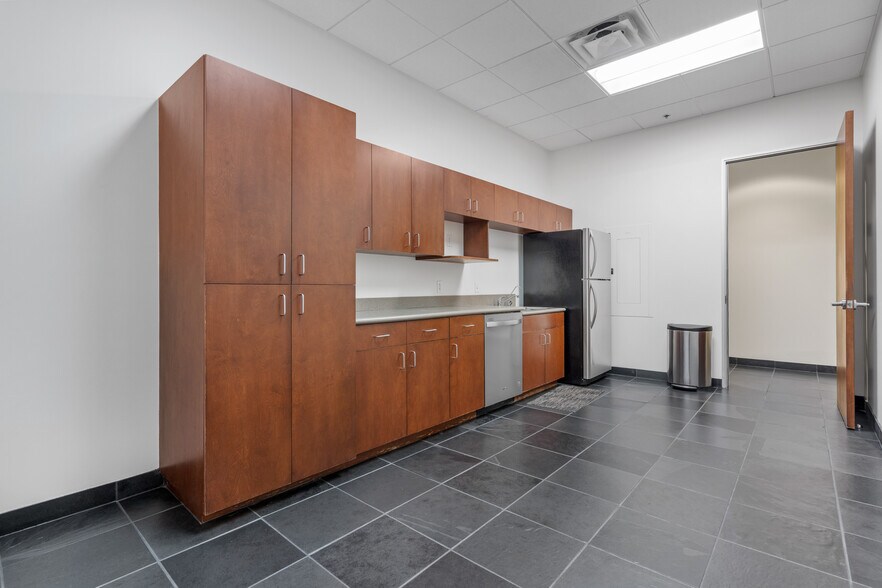 More Photos Of 13847 N Northsight Blvd, Scottsdale Office For Lease