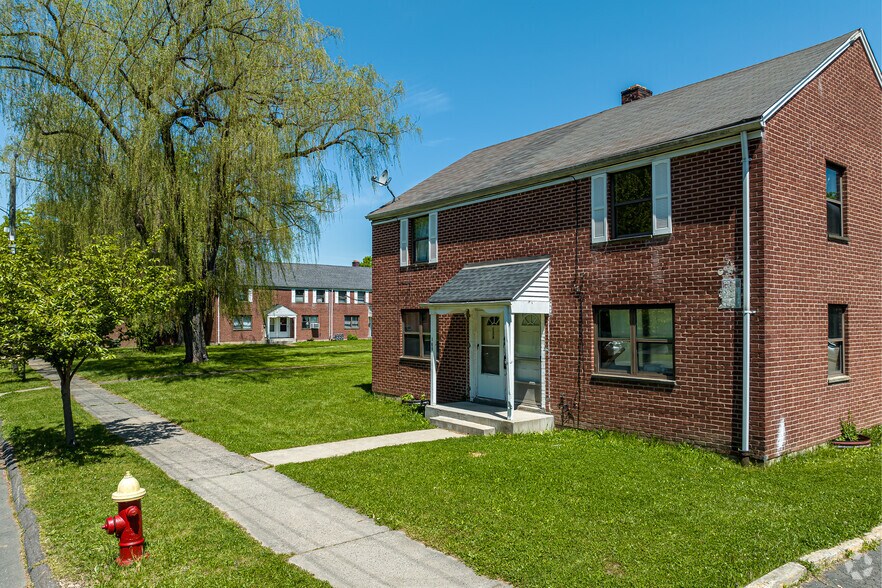 More Photos Of 35 Woodland Dr, Hartford Apartments For Sale