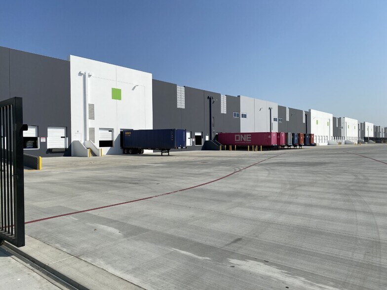 More Photos Of 4200-4250 Shirley Ave, El Monte Distribution For Lease