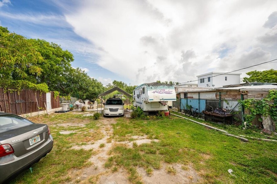 More Photos Of 5331 5th Ave, Key West Apartments For Sale