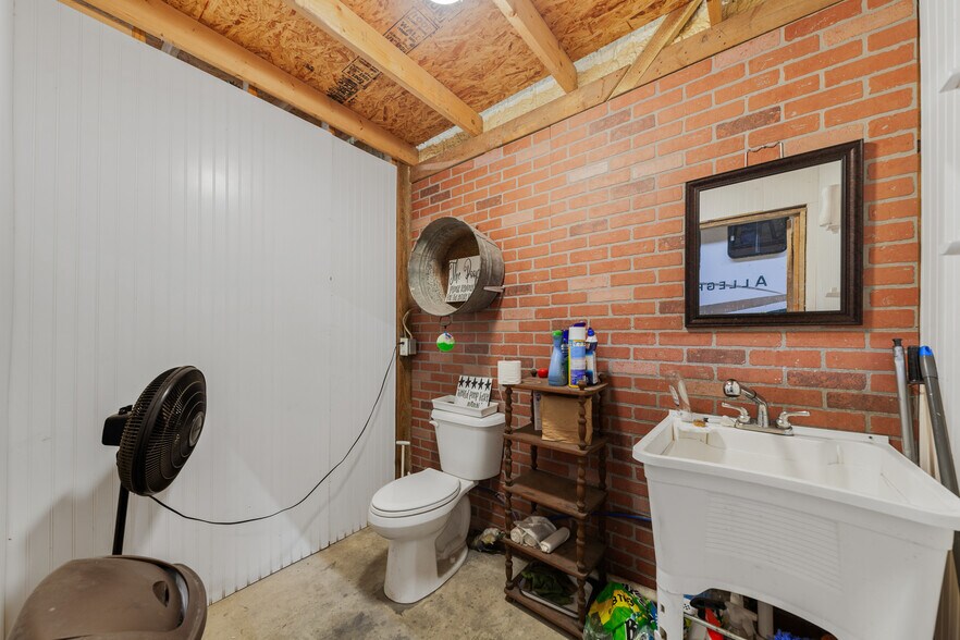 More Photos Of 634 Swiss Colony Rd, Hohenwald Warehouse For Sale