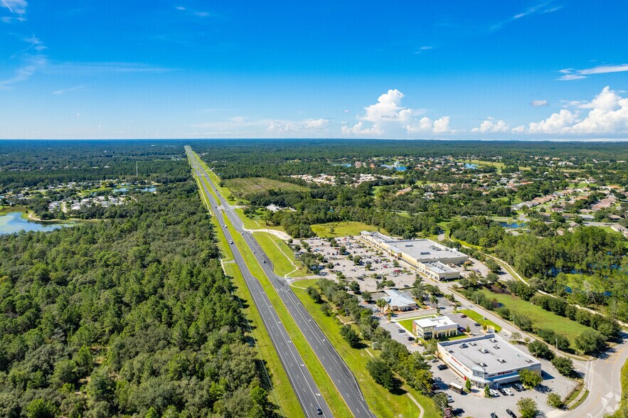 More Photos Of 9595 Commercial Way, Weeki Wachee General Retail For Lease