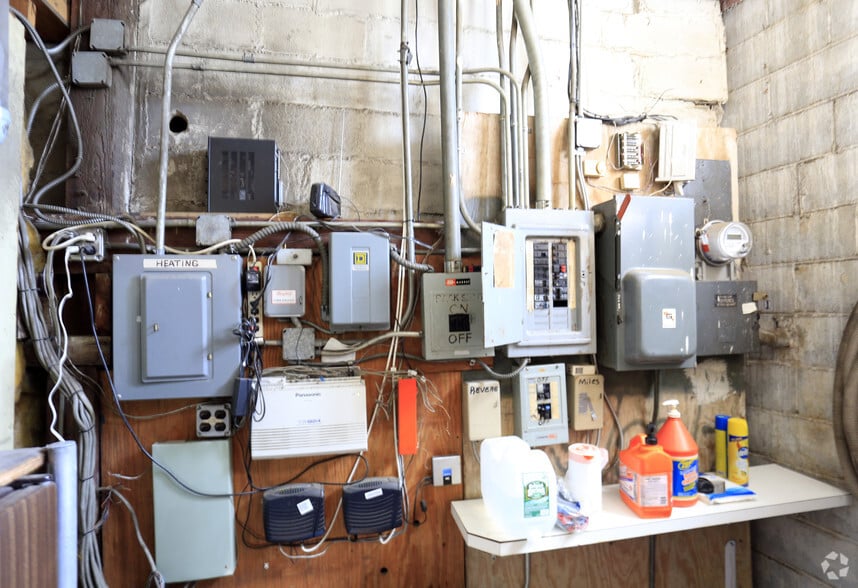 More Photos Of 2883 Miles Ave, Bronx Warehouse For Lease