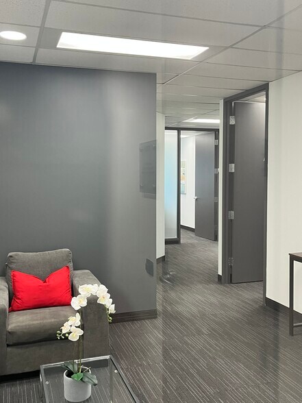 More Photos Of 2001 Sheppard Ave E, Toronto Office For Lease