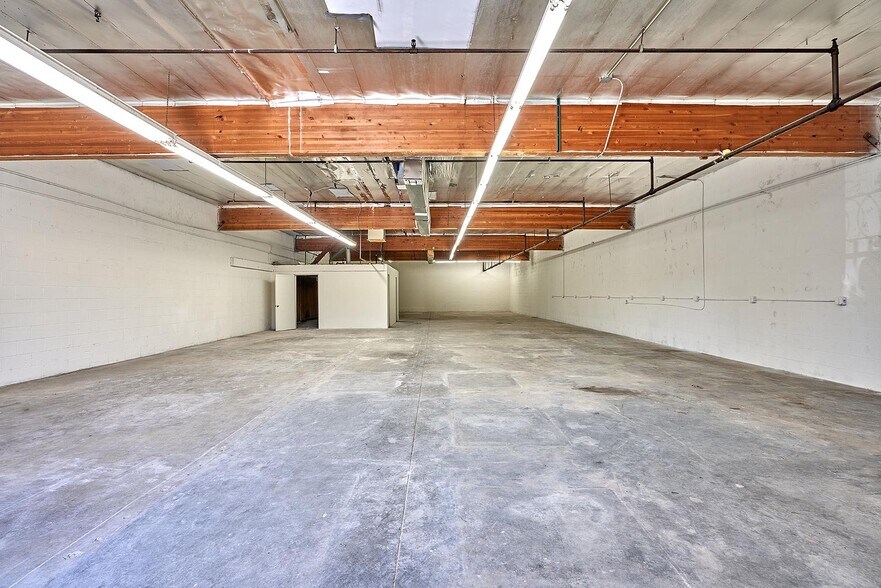 More Photos Of 3001 S San Pedro St, Los Angeles Warehouse For Sale