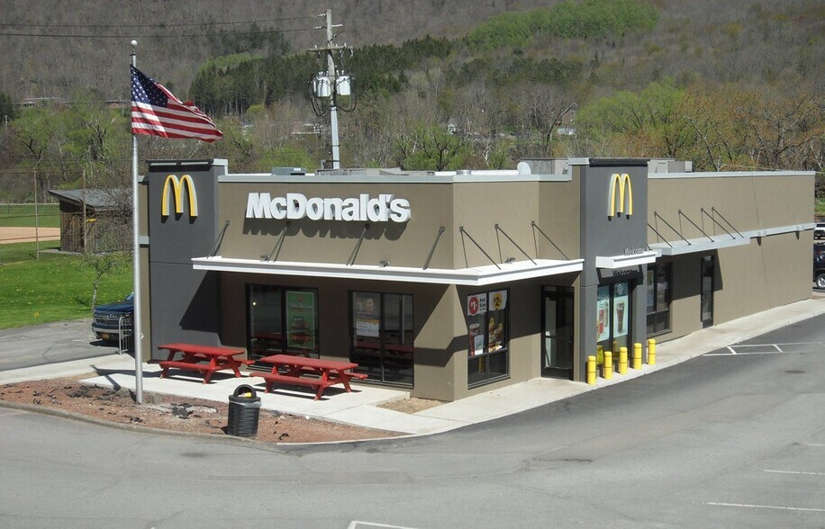 More Photos Of 3 Main St, Delhi Unknown For Lease