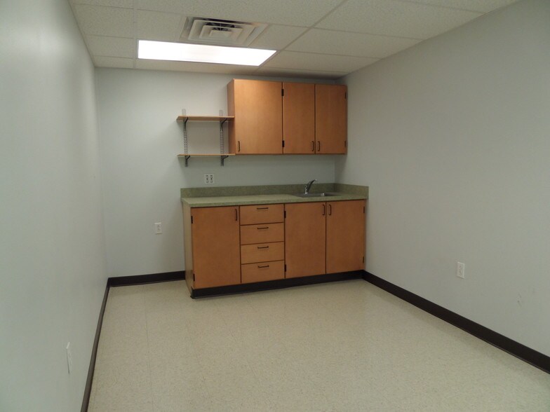 More Photos Of 5646 Mount Pleasant Rd, Bernville Warehouse For Lease