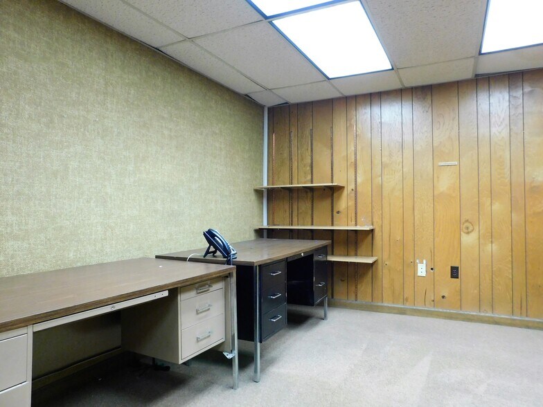 More Photos Of 720 SW F Ave, Lawton Manufacturing For Sale