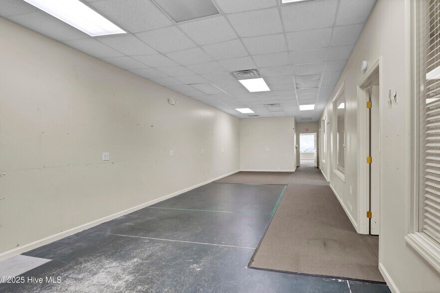 More Photos Of 2105 Capital Dr, Wilmington Warehouse For Lease