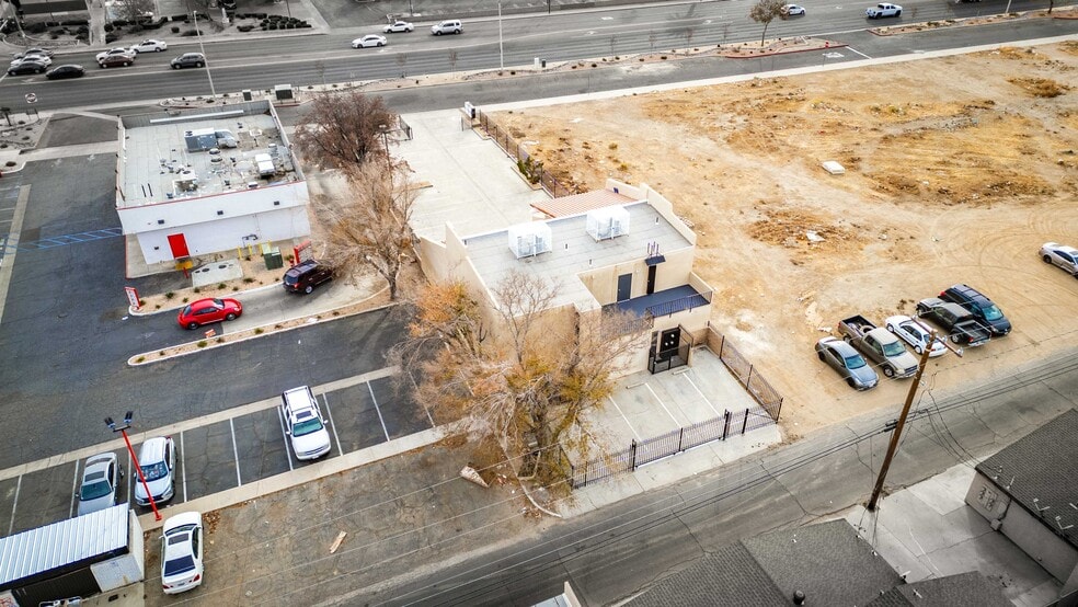 More Photos Of 465 E Palmdale Blvd, Palmdale Loft Creative Space For Lease