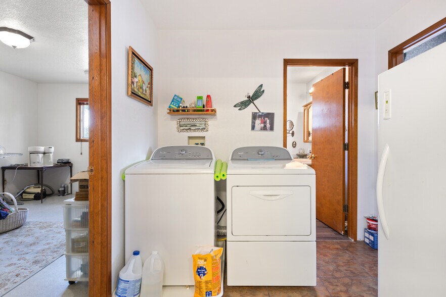 More Photos Of 5565 NE Stephens St, Winchester Auto Repair For Sale