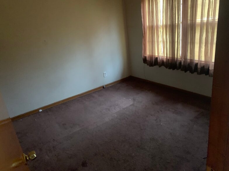 More Photos Of 2521 Noble Rd, Cleveland Heights Apartments For Sale