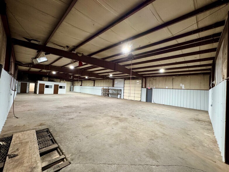 More Photos Of 8516 W Reno Ave, Oklahoma City Manufacturing For Sale