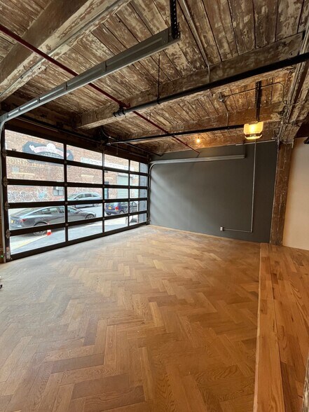 More Photos Of 36 Waverly Ave, Brooklyn Showroom For Lease