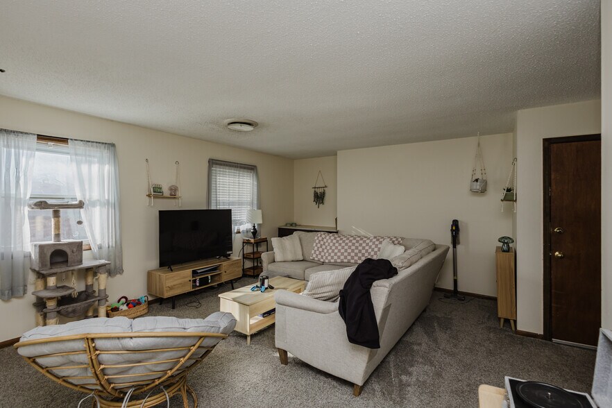 More Photos Of 3102 Sierra Pky, Hutchinson Apartments For Sale
