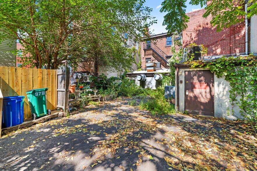 More Photos Of 2104 E Carson St, Pittsburgh Restaurant For Sale
