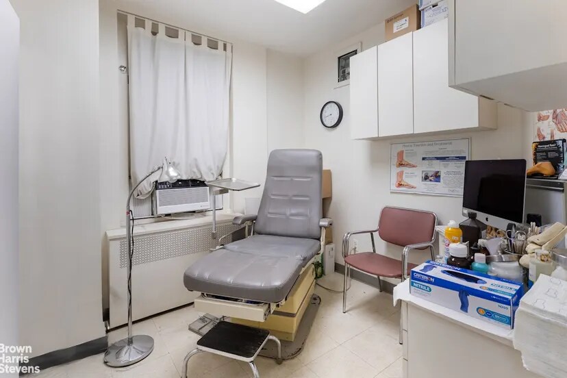 More Photos Of 121 E 60th St, New York Medical For Sale
