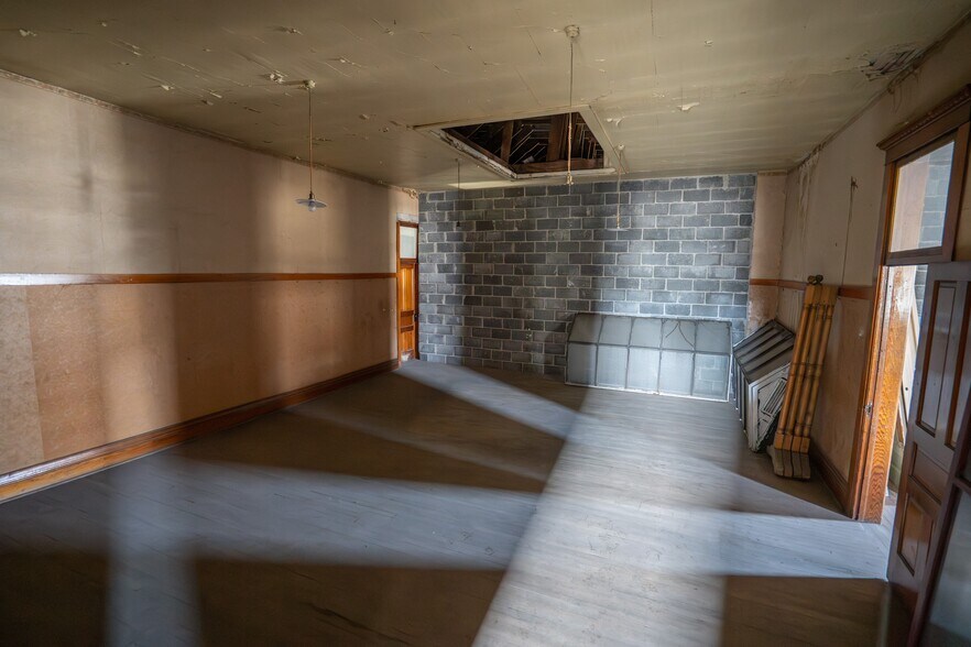 More Photos Of 433 Main St, Frankfort General Retail For Sale