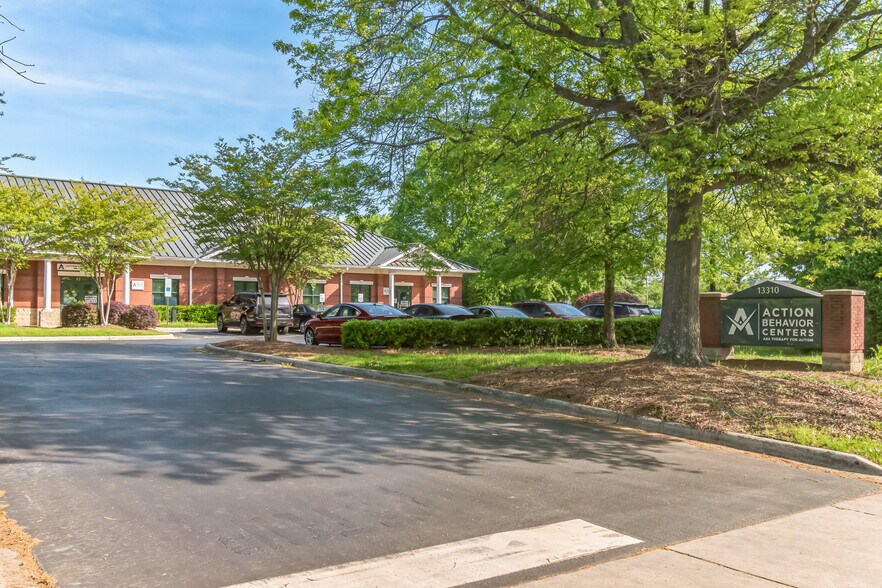 More Photos Of 13310 S Ridge Dr, Charlotte Medical For Sale