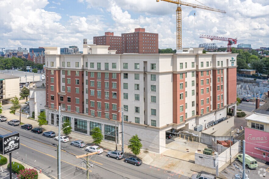 More Photos Of 2400 W End Ave, Nashville Hotel For Lease