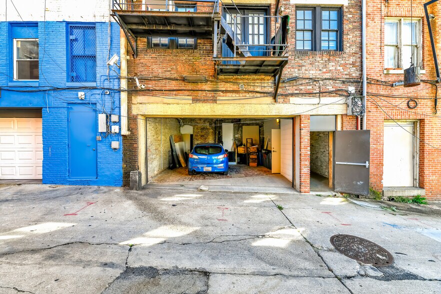 More Photos Of 407 N Charles St, Baltimore Apartments For Lease