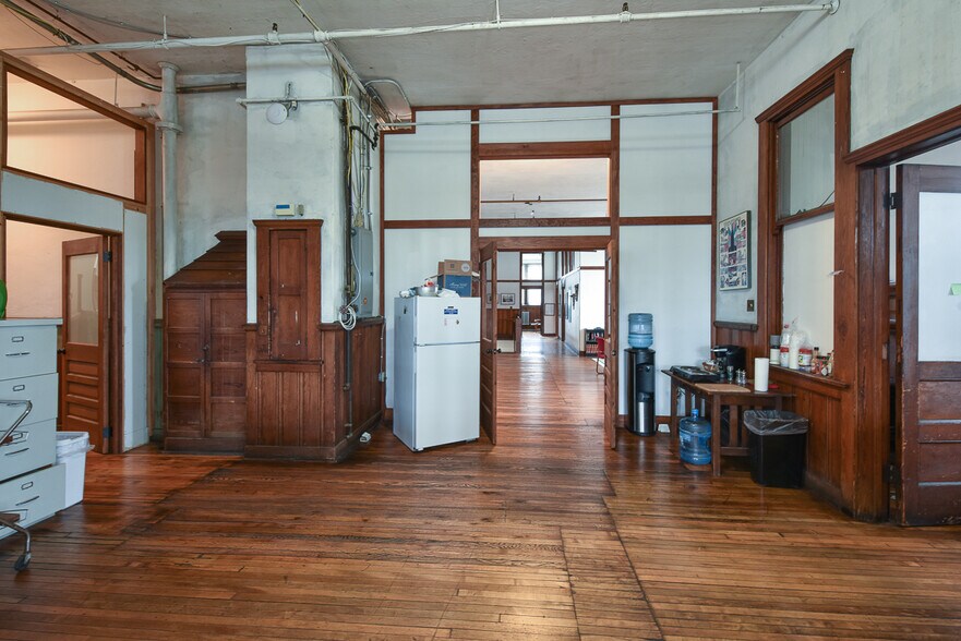 More Photos Of 4403 St Clair Ave, Cleveland Coworking Space