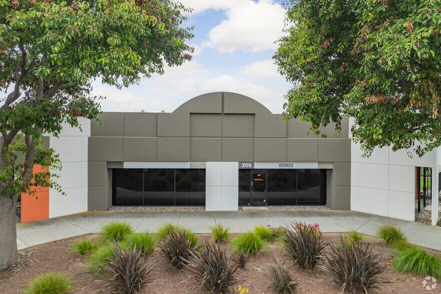More Photos Of 23785 Cabot Blvd, Hayward Unknown For Lease