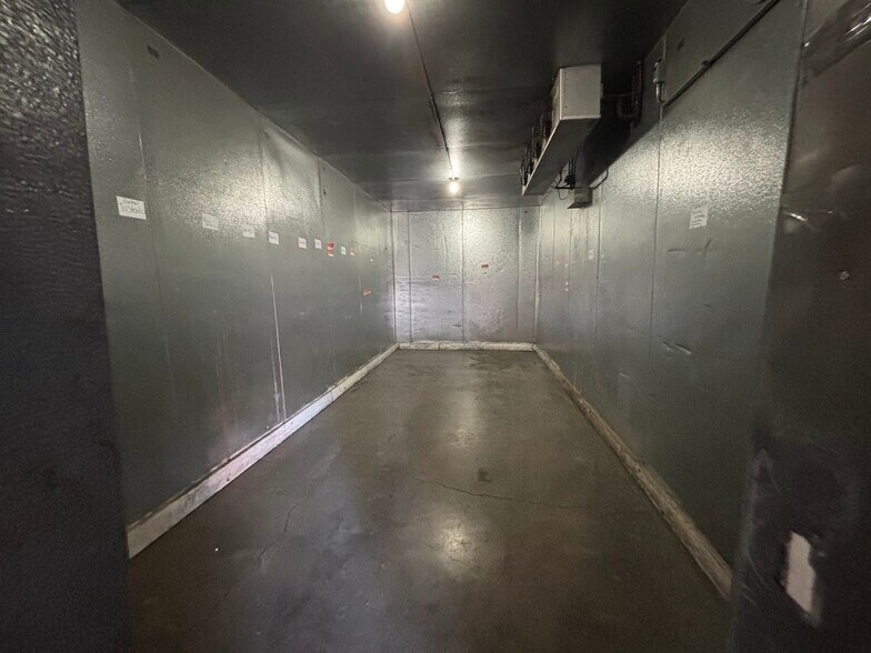 More Photos Of 215 S Pecos St, Denver Warehouse For Lease
