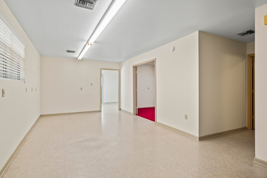 More Photos Of 676 E I 10 Service Rd, Slidell Office For Sale