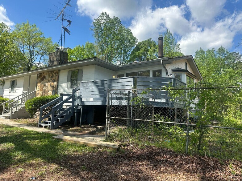 More Photos Of 115 Commerce Dr, Stockbridge Industrial For Lease