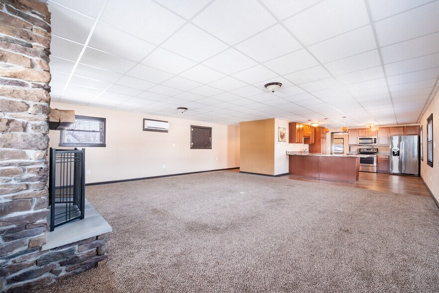 More Photos Of 208 E Lincoln Way, Lisbon Auto Repair For Sale