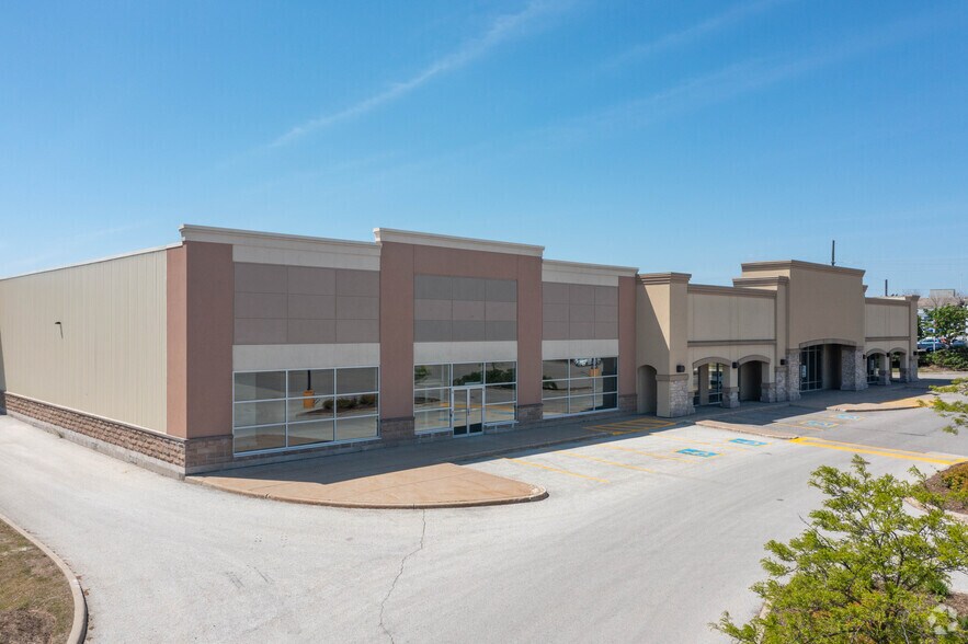 More Photos Of 35 Mapleview Dr W, Barrie Unknown For Lease