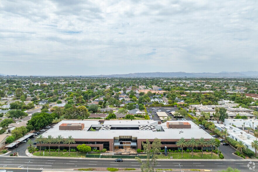 More Photos Of 3333 E Camelback Rd, Phoenix Office For Lease