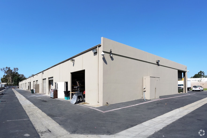 More Photos Of 11661 Martens River Cir, Fountain Valley Light Manufacturing For Lease