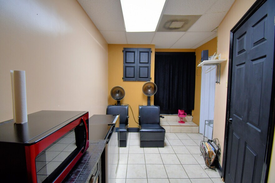 More Photos Of 128 E Orange Ave, Lake Wales General Retail For Sale