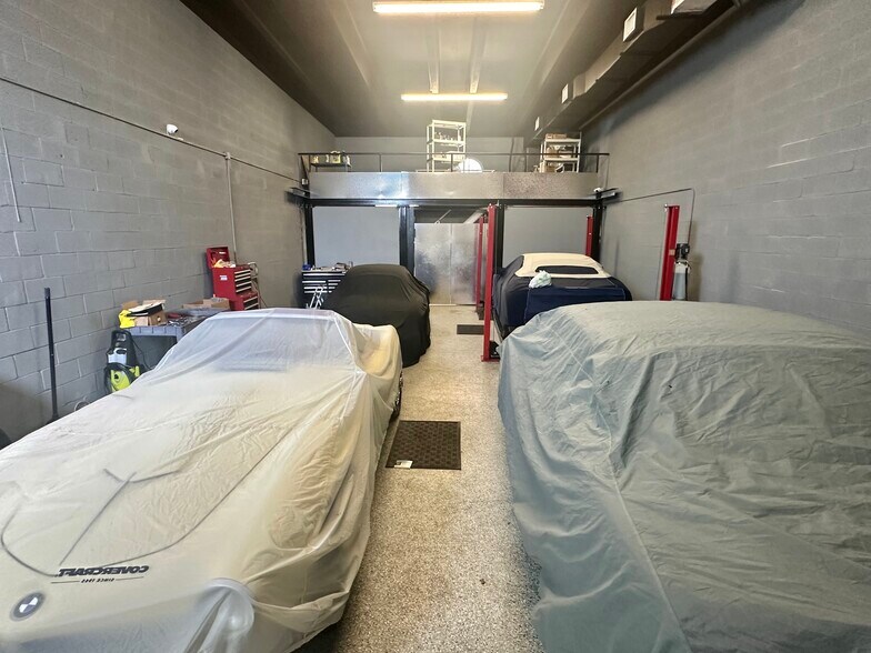 More Photos Of 2937 Ravenswood Rd, Fort Lauderdale Self Storage For Sale