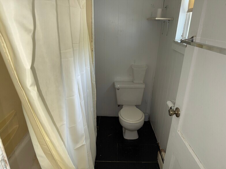 More Photos Of 57-59 Sharp St, Haverstraw Office For Sale